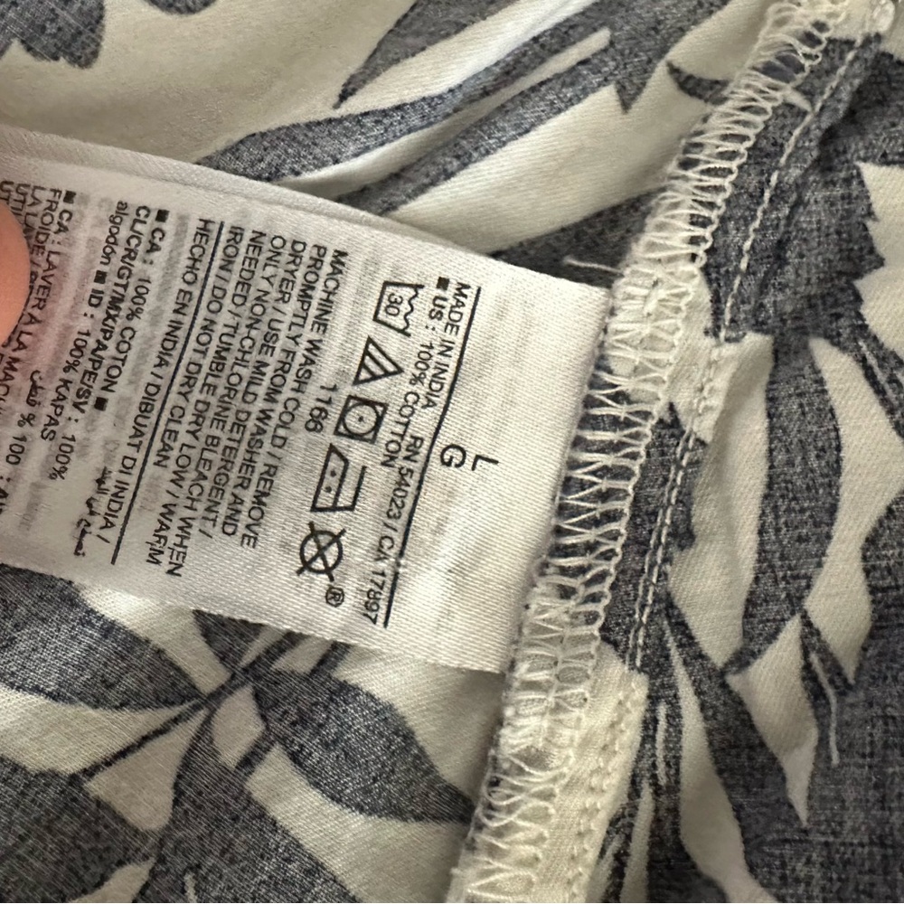 Last chance sale!
Old Navy dark Navy Blue and White Puff Sleeve Wrap Blouse - Picture 7 of 7